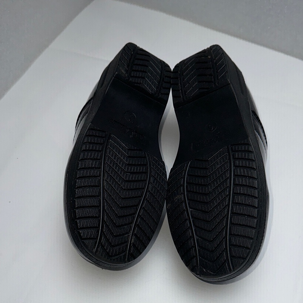 Savvy Women's Black and Blue Slip-resistant clogs sz 6 EUC - Picture 7 of 9